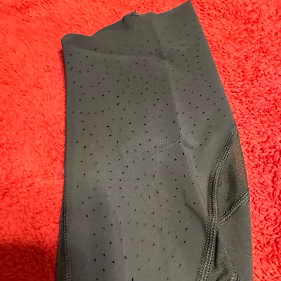 Lululemon Lazer Cut Capri Crops - Picture 3 of 3